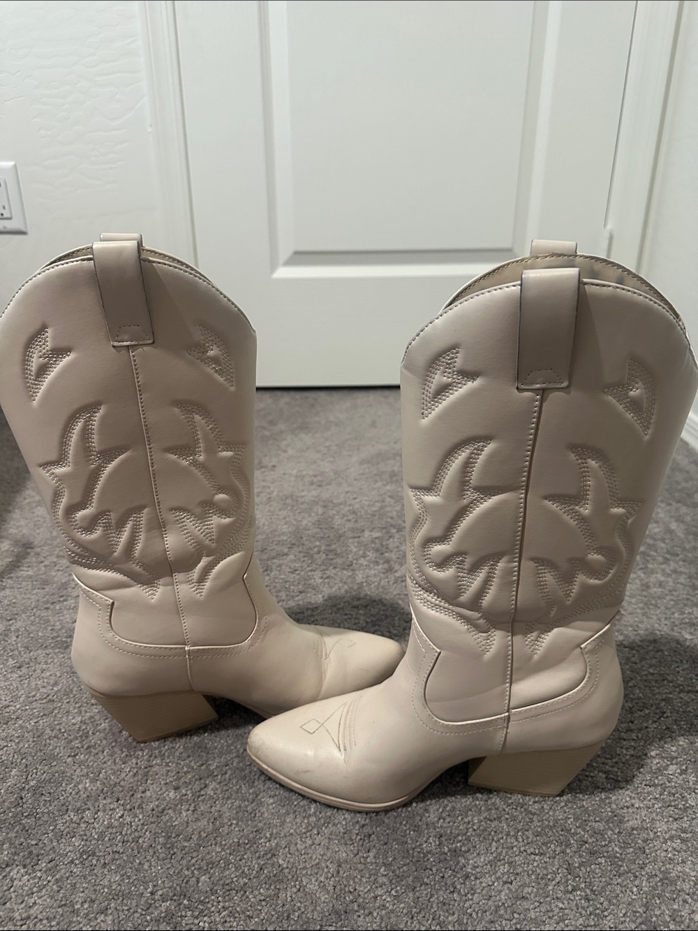 Soda Cream Western-Inspired Embroidered Heeled Boots